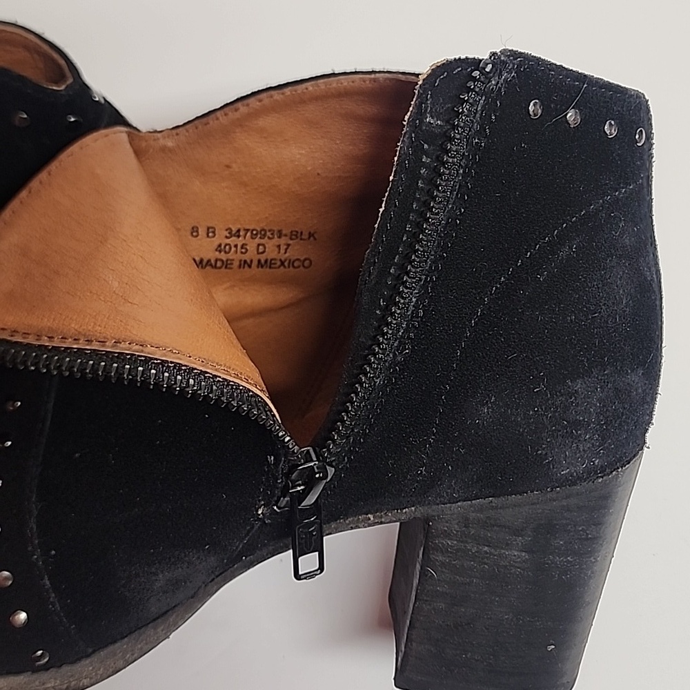 FRYE Nora black ankle boots with studded detail 2 3/4 chunky heel sz 8B Western - Picture 12 of 12